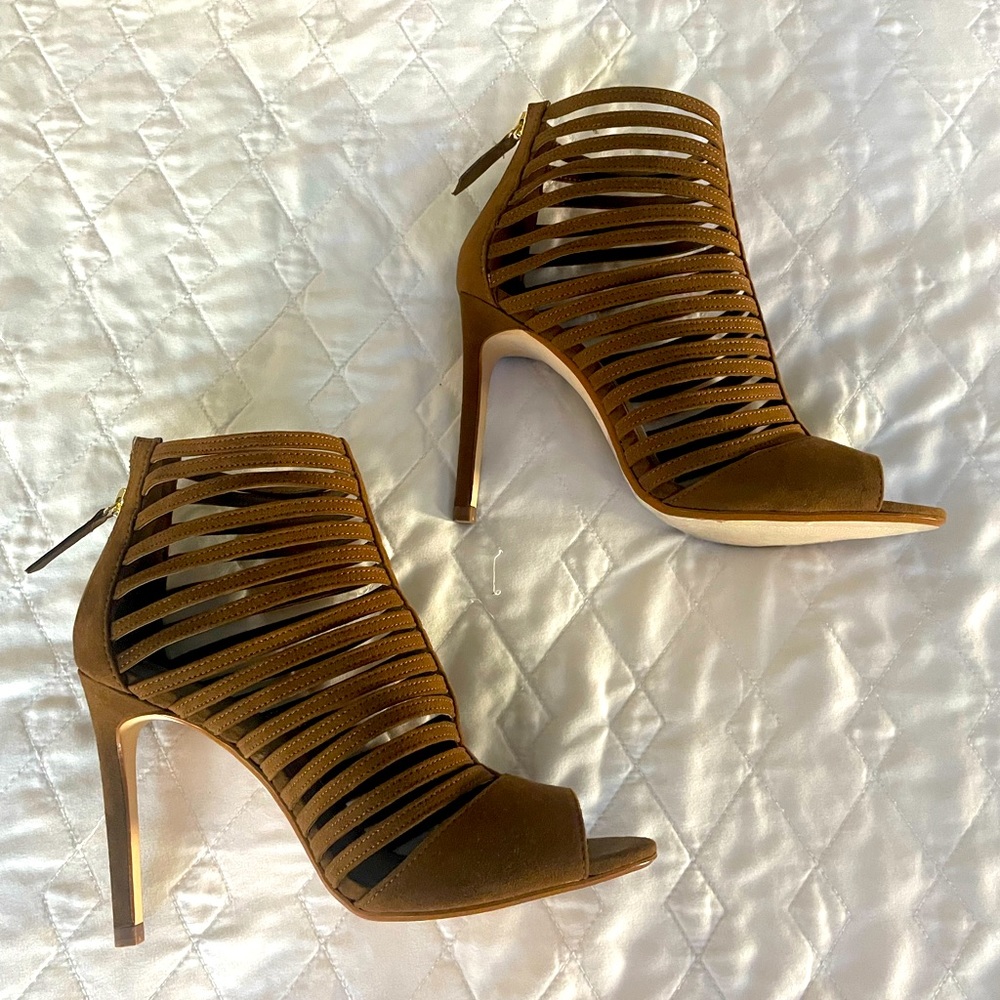 Women’s Boot shoes.   Zara.   Chocolate Brown.  Size 39.   Brand New.